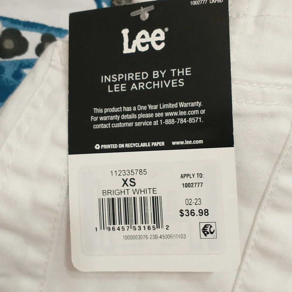 Lee Ladies cover all shorts  size medium and size extra small  white NWT - Picture 12 of 13